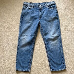Levi’s Men’s 541 Athletic Taper Fit Faded Jeans. Size 40x30.